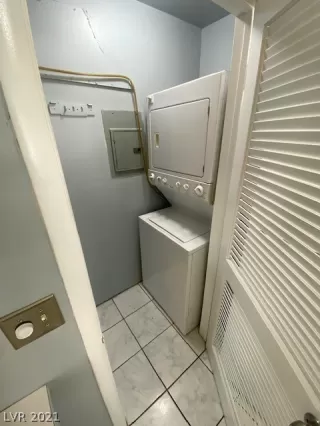 Photo #5: 2316598 Listing 