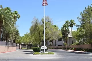 Photo #1: 2316641 Listing 