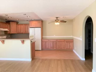 Photo #5: 2316643 Listing 