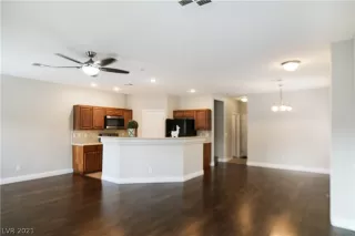 Photo #2: 2316669 Listing