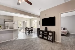Photo #3: 2316681 Listing