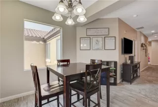 Photo #5: 2316681 Listing