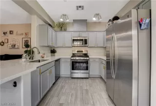 Photo #6: 2316681 Listing