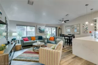 Photo #4: 2316700 Listing