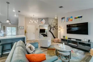 Photo #6: 2316700 Listing