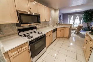 Photo #4: 2316702 Listing 