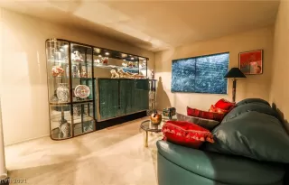 Photo #6: 2316702 Listing 