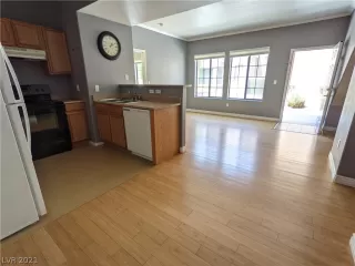 Photo #3: 2316714 Listing