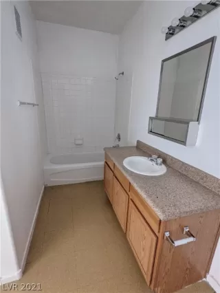 Photo #6: 2316714 Listing