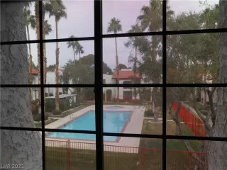 Photo #5: 2316749 Listing