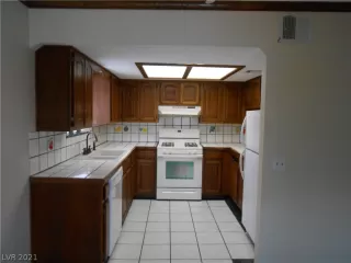 Photo #6: 2316749 Listing