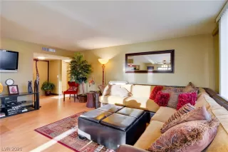 Photo #3: 2316808 Listing