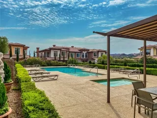 Photo #2: 2316811 Listing