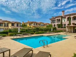 Photo #3: 2316811 Listing