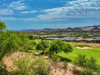 Photo #6: 2316811 Listing