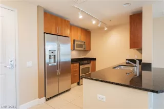 Photo #3: 2316856 Listing