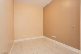 Photo #5: 2316856 Listing