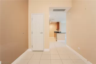 Photo #6: 2316856 Listing