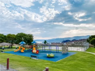 Photo #3: 2316859 Listing