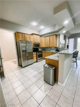 Photo #6: 2316859 Listing