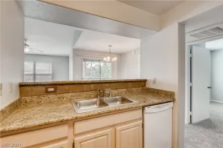 Photo #3: 2316897 Listing