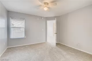 Photo #5: 2316897 Listing