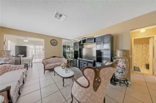 Photo #4: 2316903 Listing 