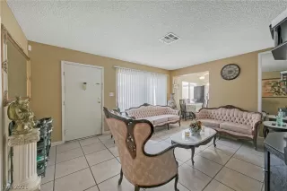 Photo #5: 2316903 Listing 