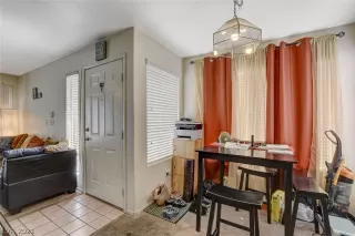 Photo #6: 2317002 Listing