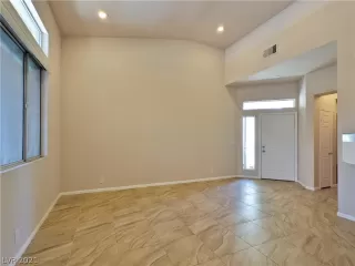 Photo #5: 2317007 Listing