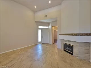 Photo #6: 2317007 Listing