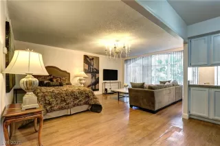 Photo #5: 2317026 Listing