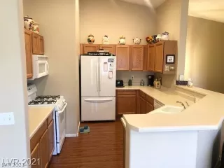 Photo #3: 2317066 Listing