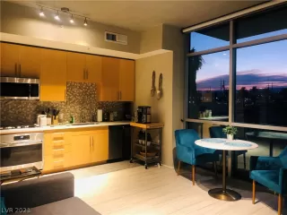 Photo #3: 2317067 Listing