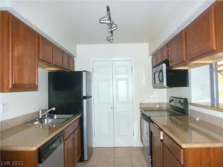 Photo #2: 2317078 Listing