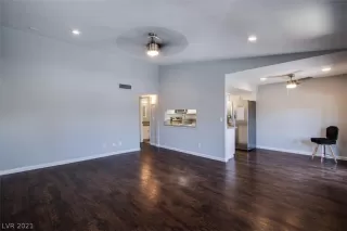 Photo #3: 2317084 Listing