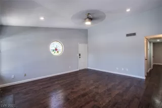 Photo #4: 2317084 Listing