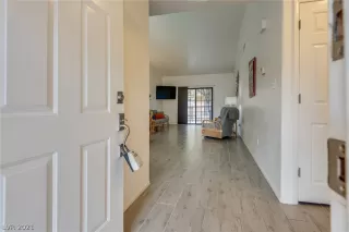 Photo #4: 2317100 Listing