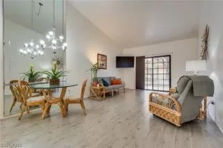 Photo #6: 2317100 Listing