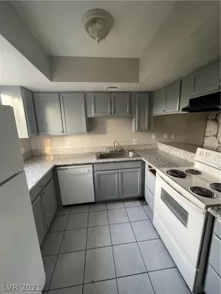 Photo #4: 2317112 Listing 