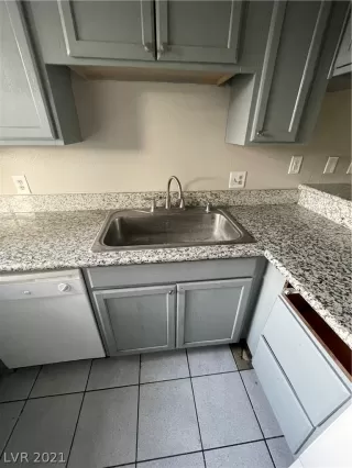 Photo #5: 2317112 Listing 