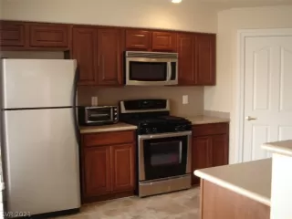 Photo #5: 2317133 Listing