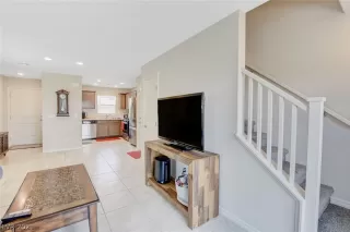 Photo #4: 2317149 Listing 