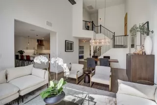 Photo #5: 2317155 Listing