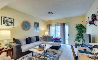 Photo #3: 2317173 Listing