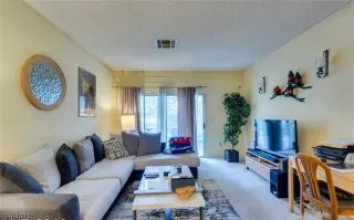 Photo #4: 2317173 Listing