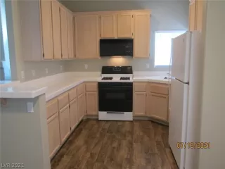 Photo #5: 2317182 Listing 