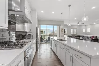 Photo #5: 2317212 Listing 
