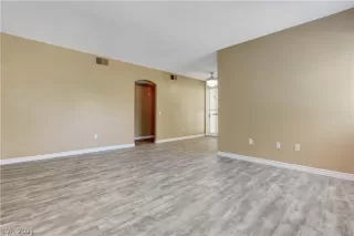 Photo #4: 2317240 Listing 