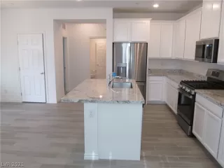 Photo #4: 2317281 Listing 